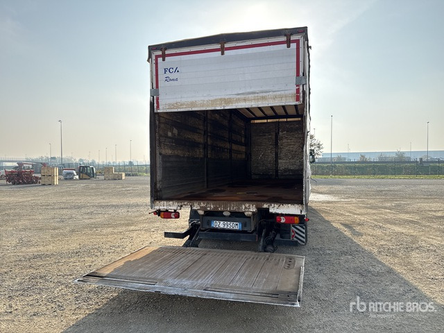 2010 Volvo FL290 4x2 Curtain Side Truck - משאית וילונות צד: תמונה 4 2010 Volvo FL290 4x2 Curtain Side Truck - משאית וילונות צד: תמונה 4