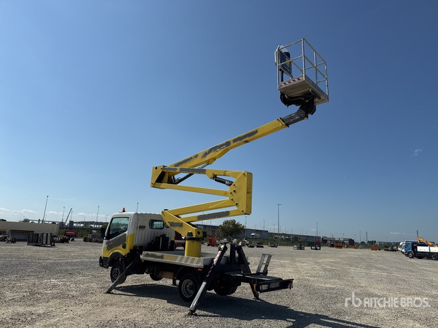 2011 Nissan Cabstar 2011 Socage DA320 20 m on Bucket Truck - פלטפורמה אווירית מותקנת על משאית: תמונה 4 2011 Nissan Cabstar 2011 Socage DA320 20 m on Bucket Truck - פלטפורמה אווירית מותקנת על משאית: תמונה 4