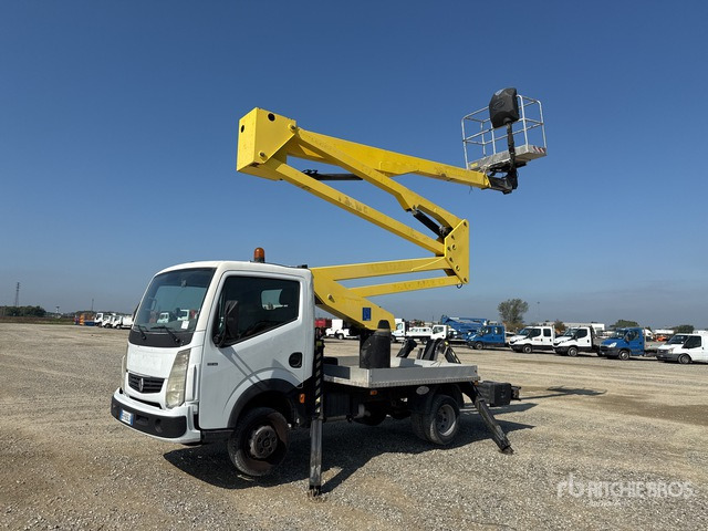 2011 Renault Maxity 110Dxi 2011 Socage DA320 20 m on Bucket Truck - פלטפורמה אווירית מותקנת על משאית: תמונה 1 2011 Renault Maxity 110Dxi 2011 Socage DA320 20 m on Bucket Truck - פלטפורמה אווירית מותקנת על משאית: תמונה 1