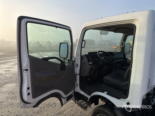 2014 Nissan 2014 Socage DA324 24 m on Bucket Truck - פלטפורמה אווירית מותקנת על משאית: תמונה 4 2014 Nissan 2014 Socage DA324 24 m on Bucket Truck - פלטפורמה אווירית מותקנת על משאית: תמונה 4