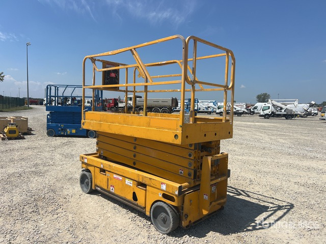 2015 Haulotte Compact 12 Electric (Inoperable) Scissor Lift - מעלית מספריים: תמונה 3 2015 Haulotte Compact 12 Electric (Inoperable) Scissor Lift - מעלית מספריים: תמונה 3