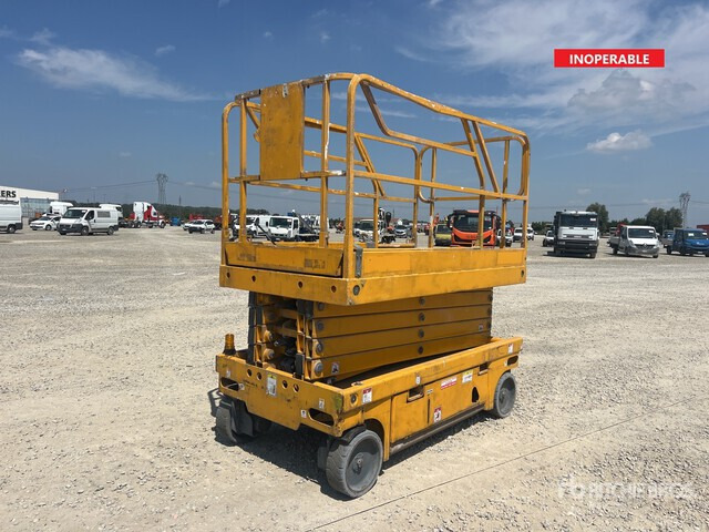 2015 Haulotte Compact 12 Electric (Inoperable) Scissor Lift - מעלית מספריים: תמונה 2 2015 Haulotte Compact 12 Electric (Inoperable) Scissor Lift - מעלית מספריים: תמונה 2