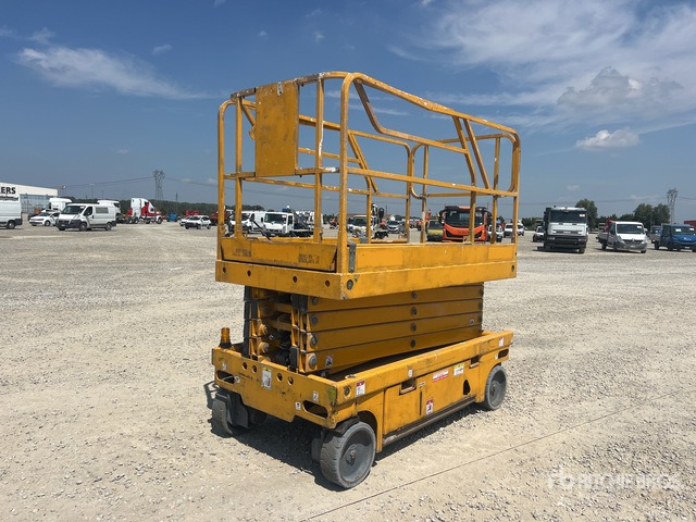 2015 Haulotte Compact 12 Electric (Inoperable) Scissor Lift - מעלית מספריים: תמונה 4 2015 Haulotte Compact 12 Electric (Inoperable) Scissor Lift - מעלית מספריים: תמונה 4