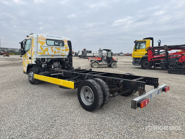 2015 Mitsubishi Fuso Canter 7C18 4x2 Cab and Chassis - משאית עם שלדת תא: תמונה 3 2015 Mitsubishi Fuso Canter 7C18 4x2 Cab and Chassis - משאית עם שלדת תא: תמונה 3