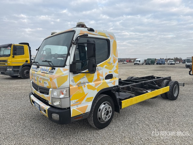2015 Mitsubishi Fuso Canter 7C18 4x2 Cab and Chassis - משאית עם שלדת תא: תמונה 1 2015 Mitsubishi Fuso Canter 7C18 4x2 Cab and Chassis - משאית עם שלדת תא: תמונה 1