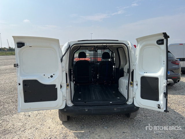 2016 Fiat Fiorino 1.3 MJT SX 16v Van Truck - כלי רכב מסחרי קטן: תמונה 5 2016 Fiat Fiorino 1.3 MJT SX 16v Van Truck - כלי רכב מסחרי קטן: תמונה 5