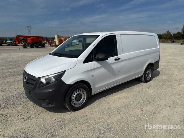 2016 Mercedes-Benz Vito Furgone cargo - כלי רכב מסחרי עם לוח: תמונה 2 2016 Mercedes-Benz Vito Furgone cargo - כלי רכב מסחרי עם לוח: תמונה 2