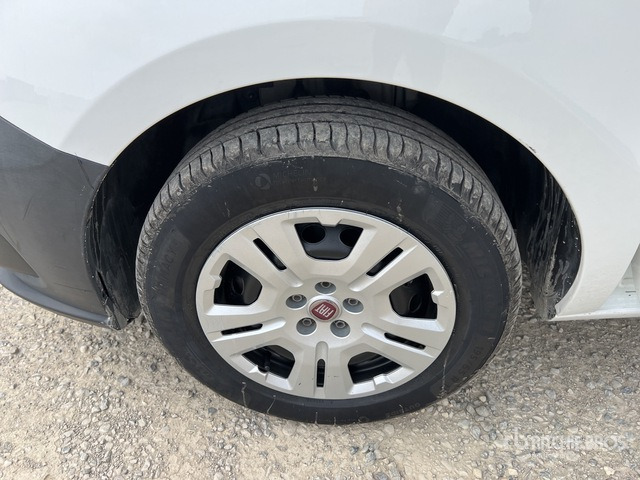 2018 Fiat Doblo CARGO COMBI 1.3 MJT 16V SX N1 Van Truck - כלי רכב מסחרי קטן: תמונה 4 2018 Fiat Doblo CARGO COMBI 1.3 MJT 16V SX N1 Van Truck - כלי רכב מסחרי קטן: תמונה 4