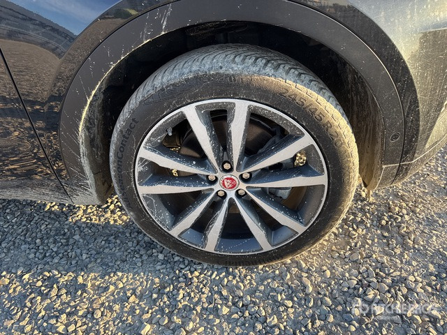 2018 Jaguar E Pace 2.0D I4 R-DYNAMIC SE 4WD 240CV SUV - SUV: תמונה 4 2018 Jaguar E Pace 2.0D I4 R-DYNAMIC SE 4WD 240CV SUV - SUV: תמונה 4