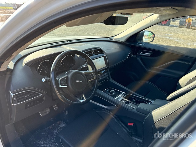 2018 Jaguar F-Pace 2.0d I4 132KW R-SPORT AWD SUV - SUV: תמונה 5 2018 Jaguar F-Pace 2.0d I4 132KW R-SPORT AWD SUV - SUV: תמונה 5