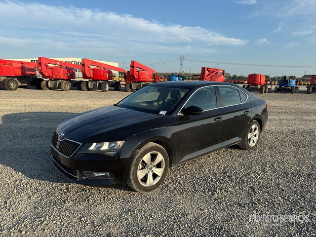 2018 Skoda Superb Autovettura - מכונית: תמונה 2 2018 Skoda Superb Autovettura - מכונית: תמונה 2