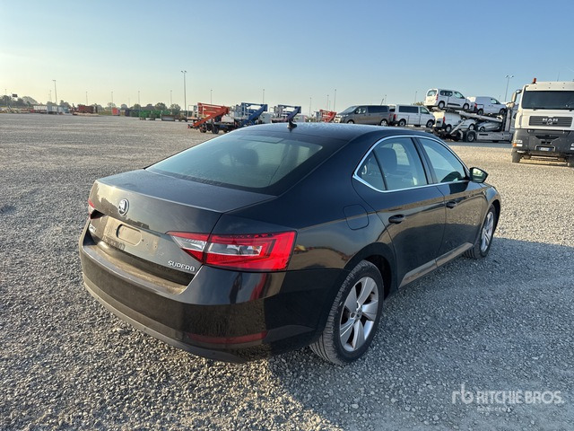 2018 Skoda Superb Autovettura - מכונית: תמונה 4 2018 Skoda Superb Autovettura - מכונית: תמונה 4