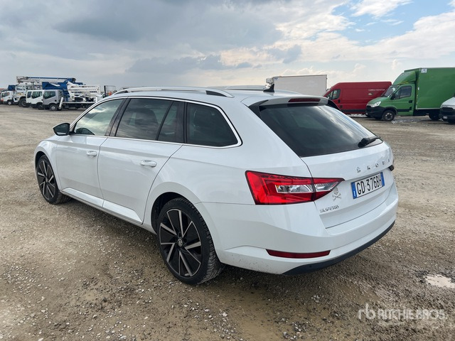 2020 Skoda Superb Wagon 2.0 TDI EVO 150CV EXECUTIVE Automobile - מכונית: תמונה 3 2020 Skoda Superb Wagon 2.0 TDI EVO 150CV EXECUTIVE Automobile - מכונית: תמונה 3