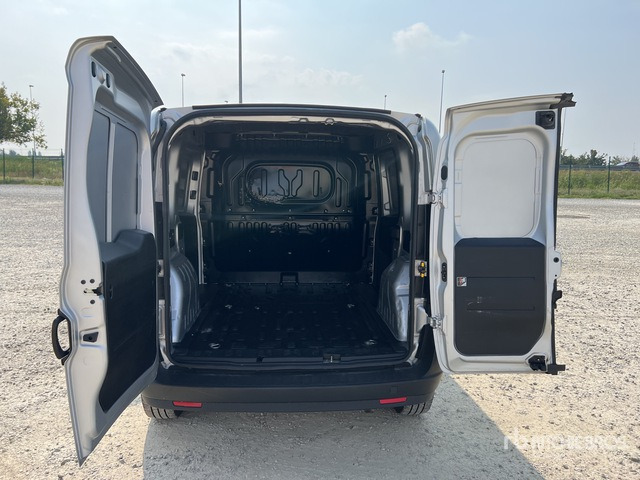 2021 Fiat Doblo CARGO CH1 LOUNGE 1.6 MJET 120CV ... Van Truck - כלי רכב מסחרי עם לוח: תמונה 4 2021 Fiat Doblo CARGO CH1 LOUNGE 1.6 MJET 120CV ... Van Truck - כלי רכב מסחרי עם לוח: תמונה 4