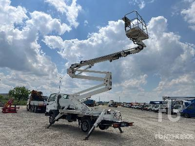 NISSAN CABSTAR 35.10 2005 Isoli PNT205 20 m on - פלטפורמה אווירית מותקנת על משאית: תמונה 2 NISSAN CABSTAR 35.10 2005 Isoli PNT205 20 m on - פלטפורמה אווירית מותקנת על משאית: תמונה 2