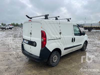 OPEL COMBO - משאית תיבה: תמונה 4 OPEL COMBO - משאית תיבה: תמונה 4