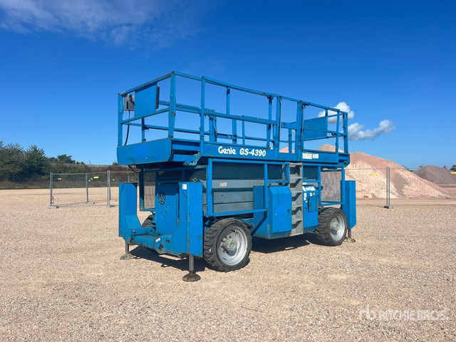 2001 Genie GS4390 4x4 Nacelle Ciseaux Scissor Lift - מעלית מספריים: תמונה 1 2001 Genie GS4390 4x4 Nacelle Ciseaux Scissor Lift - מעלית מספריים: תמונה 1