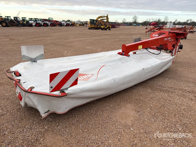 2012 Kuhn GMD4410-FF 4350 mm 3-Point Hitch Faucheuse Disc Mower - מכסחה: תמונה 3 2012 Kuhn GMD4410-FF 4350 mm 3-Point Hitch Faucheuse Disc Mower - מכסחה: תמונה 3