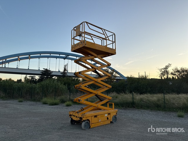2015 Haulotte Compact12 Nacelle Ciseaux Electrique Electric Scissor Lift - מעלית מספריים: תמונה 4 2015 Haulotte Compact12 Nacelle Ciseaux Electrique Electric Scissor Lift - מעלית מספריים: תמונה 4
