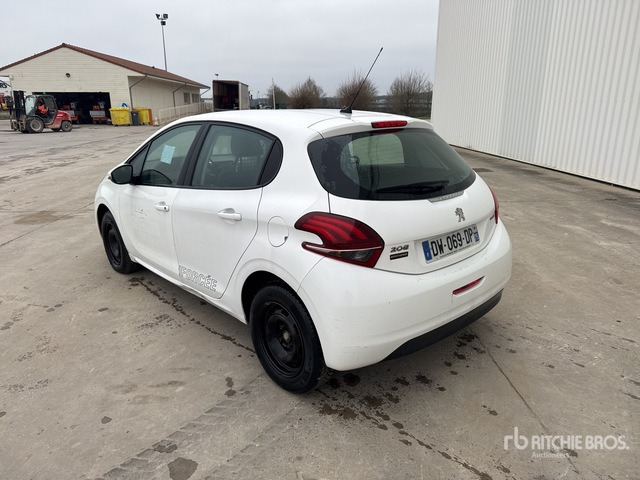 2015 Peugeot 208 Motricit? Renforc?e Vehicule Utilitaire Cargo Van - כלי רכב מסחרי: תמונה 2 2015 Peugeot 208 Motricit? Renforc?e Vehicule Utilitaire Cargo Van - כלי רכב מסחרי: תמונה 2