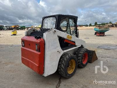 BOBCAT S130 Chargeuse Compacte - מעמיס היגוי החלקה: תמונה 3 BOBCAT S130 Chargeuse Compacte - מעמיס היגוי החלקה: תמונה 3