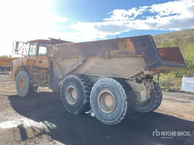 2004 Volvo A25D 6x6. Articulated Dump Truck - מסיר פסולת מפרקי: תמונה 3 2004 Volvo A25D 6x6. Articulated Dump Truck - מסיר פסולת מפרקי: תמונה 3