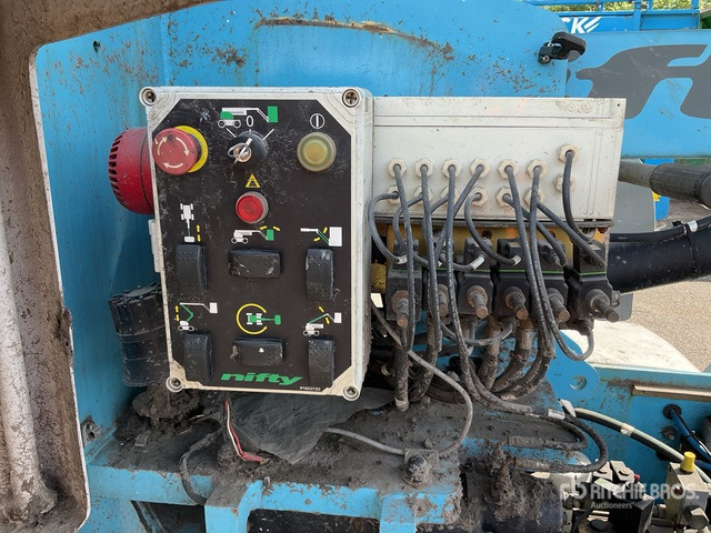2010 Nifty-Lift HR15N 2WD Hybrid Telescopic Boom Lift - מכסחת תבואה/ עשבים: תמונה 5 2010 Nifty-Lift HR15N 2WD Hybrid Telescopic Boom Lift - מכסחת תבואה/ עשבים: תמונה 5
