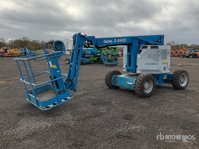 2014 Genie Z34/22 4WD Diesel Articulating Boom Lift - זרוע מרפקי: תמונה 3 2014 Genie Z34/22 4WD Diesel Articulating Boom Lift - זרוע מרפקי: תמונה 3