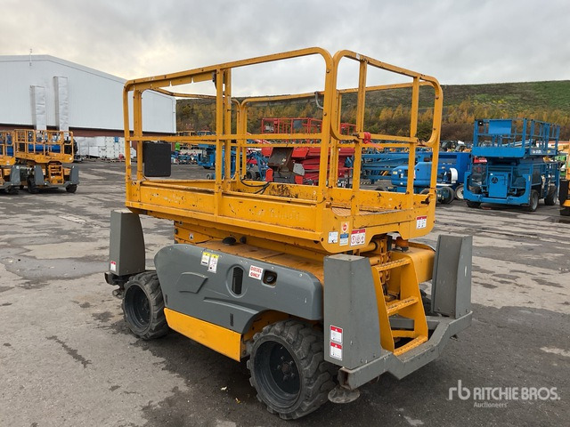 2014 Haulotte Compact 10DX 4x4 Diesel Scissor Lift - מעלית מספריים: תמונה 3 2014 Haulotte Compact 10DX 4x4 Diesel Scissor Lift - מעלית מספריים: תמונה 3