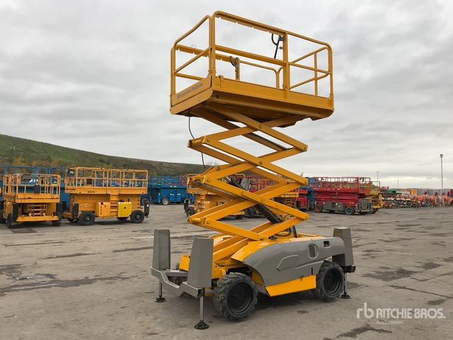 2014 Haulotte Compact 10DX 4x4 Diesel Scissor Lift - מעלית מספריים: תמונה 1 2014 Haulotte Compact 10DX 4x4 Diesel Scissor Lift - מעלית מספריים: תמונה 1