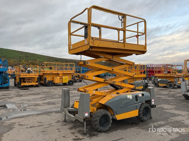 2014 Haulotte Compact 10DX 4x4 Diesel Scissor Lift - מעלית מספריים: תמונה 1 2014 Haulotte Compact 10DX 4x4 Diesel Scissor Lift - מעלית מספריים: תמונה 1
