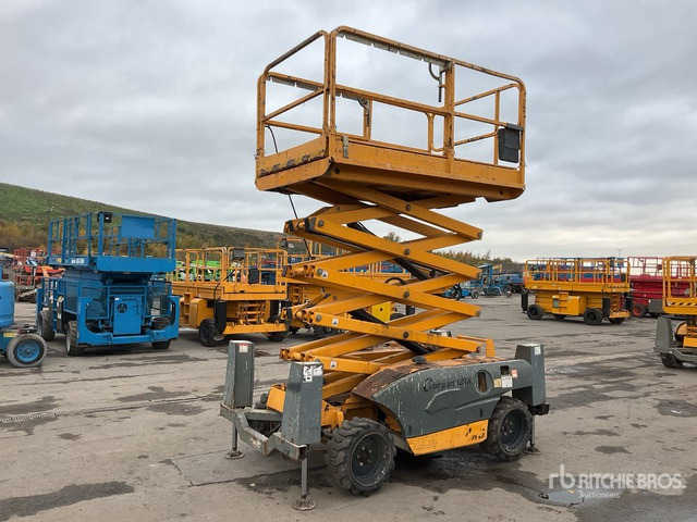2014 Haulotte Compact 12DX 4x4 Diesel Scissor Lift - מעלית מספריים: תמונה 2 2014 Haulotte Compact 12DX 4x4 Diesel Scissor Lift - מעלית מספריים: תמונה 2