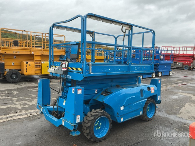 2014 Haulotte Compact 12DX 4x4 Diesel Scissor Lift - מעלית מספריים: תמונה 4 2014 Haulotte Compact 12DX 4x4 Diesel Scissor Lift - מעלית מספריים: תמונה 4