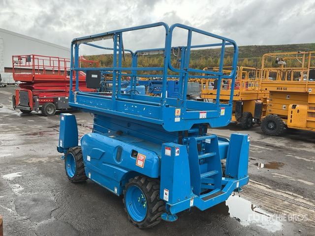 2014 Haulotte Compact 12DX 4x4 Diesel Scissor Lift - מעלית מספריים: תמונה 3 2014 Haulotte Compact 12DX 4x4 Diesel Scissor Lift - מעלית מספריים: תמונה 3
