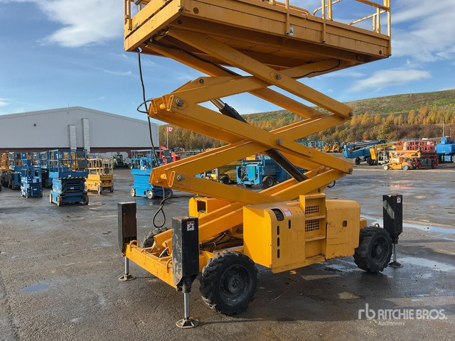 2014 Haulotte H12SDX 4x4 Diesel Scissor Lift - מעלית מספריים: תמונה 5 2014 Haulotte H12SDX 4x4 Diesel Scissor Lift - מעלית מספריים: תמונה 5