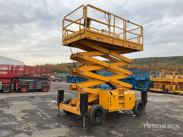 2014 Haulotte H15SDX 4x4 Diesel Scissor Lift - מעלית מספריים: תמונה 1 2014 Haulotte H15SDX 4x4 Diesel Scissor Lift - מעלית מספריים: תמונה 1