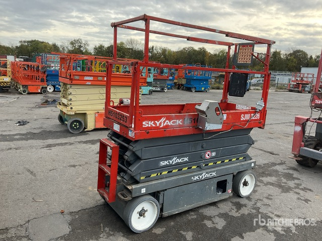 2014 Skyjack SJlll3226 Electric Scissor Lift - מעלית מספריים: תמונה 3 2014 Skyjack SJlll3226 Electric Scissor Lift - מעלית מספריים: תמונה 3