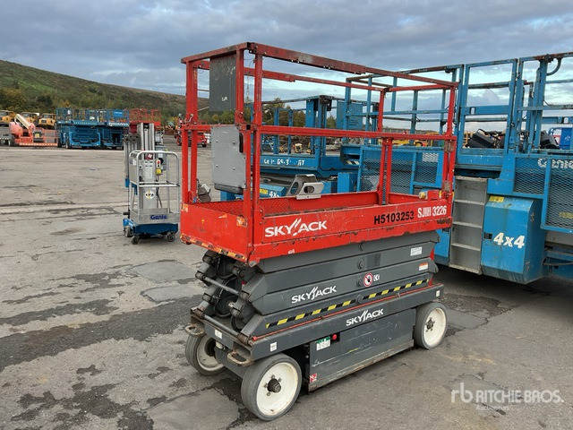 2014 Skyjack SJlll3226 Electric Scissor Lift - מעלית מספריים: תמונה 1 2014 Skyjack SJlll3226 Electric Scissor Lift - מעלית מספריים: תמונה 1