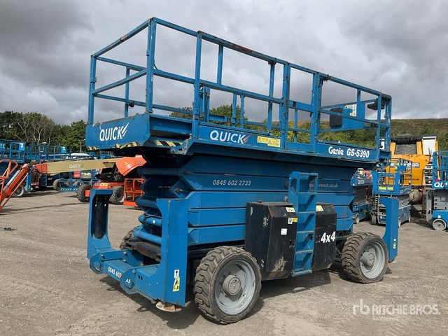 2015 Genie GS5390 4x4 Diesel Scissor Lift - מעלית מספריים: תמונה 3 2015 Genie GS5390 4x4 Diesel Scissor Lift - מעלית מספריים: תמונה 3