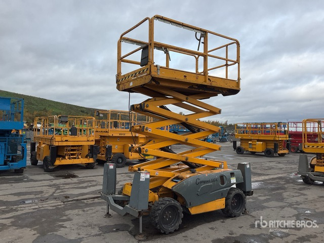 2015 Haulotte Compact 12DX 4x4 Diesel Scissor Lift - מעלית מספריים: תמונה 2 2015 Haulotte Compact 12DX 4x4 Diesel Scissor Lift - מעלית מספריים: תמונה 2