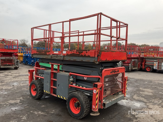 2016 Skyjack SJ8841A 4x4 Diesel Scissor Lift - מעלית מספריים: תמונה 4 2016 Skyjack SJ8841A 4x4 Diesel Scissor Lift - מעלית מספריים: תמונה 4