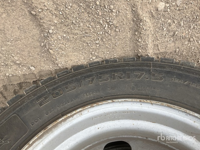 2021 Mitsubishi Canter 4x2 Flatbed Truck - משאית צד נופל/ שטוחה: תמונה 5 2021 Mitsubishi Canter 4x2 Flatbed Truck - משאית צד נופל/ שטוחה: תמונה 5