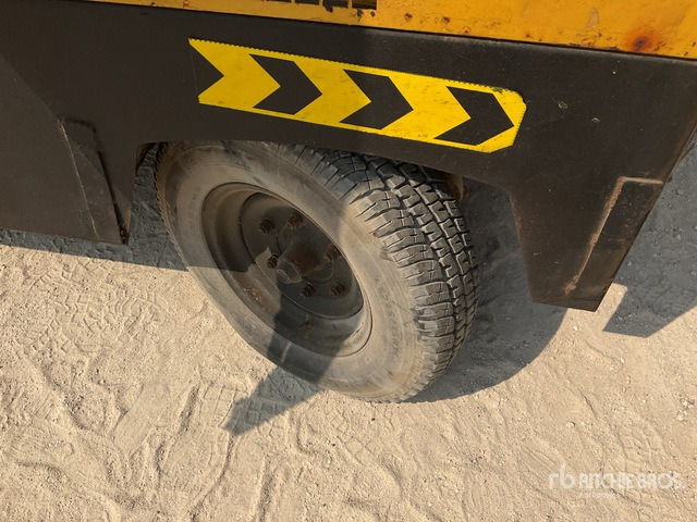 1996 Atlas Copco Mobile (Inoperable) Air Compressor - מדחס אוויר: תמונה 5 1996 Atlas Copco Mobile (Inoperable) Air Compressor - מדחס אוויר: תמונה 5