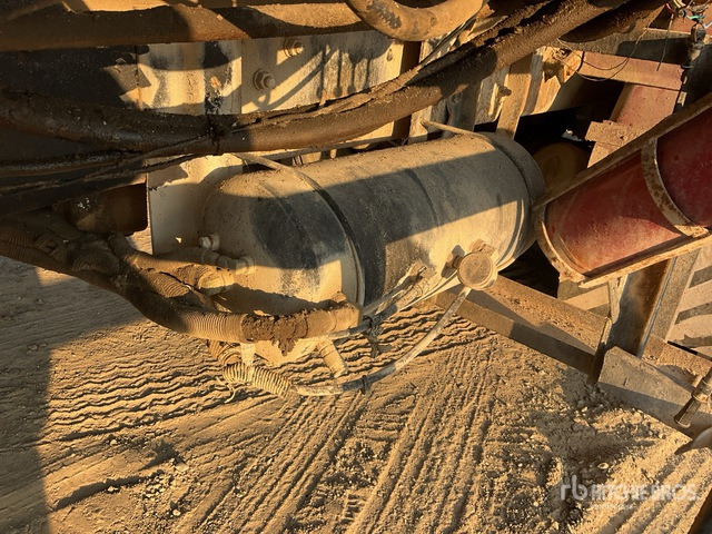 1999 Mack MR688S 1999 Schwing 32/28 XL 32 m on 6x4 Concrete Pump Truck - משאית משאבת בטון: תמונה 4 1999 Mack MR688S 1999 Schwing 32/28 XL 32 m on 6x4 Concrete Pump Truck - משאית משאבת בטון: תמונה 4