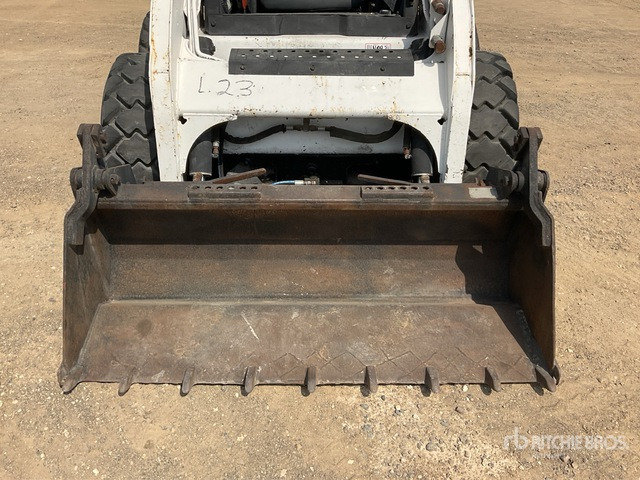 2001 Bobcat 773 - מעמיס היגוי החלקה: תמונה 5 2001 Bobcat 773 - מעמיס היגוי החלקה: תמונה 5