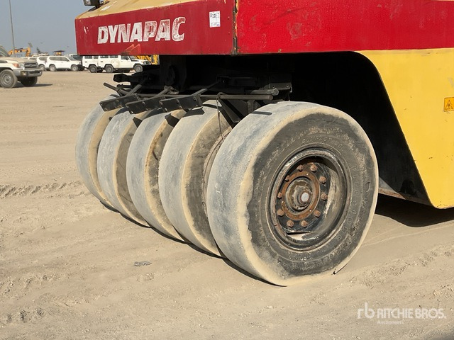 2002 Dynapac CP 271 9 Wheel Pneumatic Roller - רולר פניאומטי: תמונה 5 2002 Dynapac CP 271 9 Wheel Pneumatic Roller - רולר פניאומטי: תמונה 5