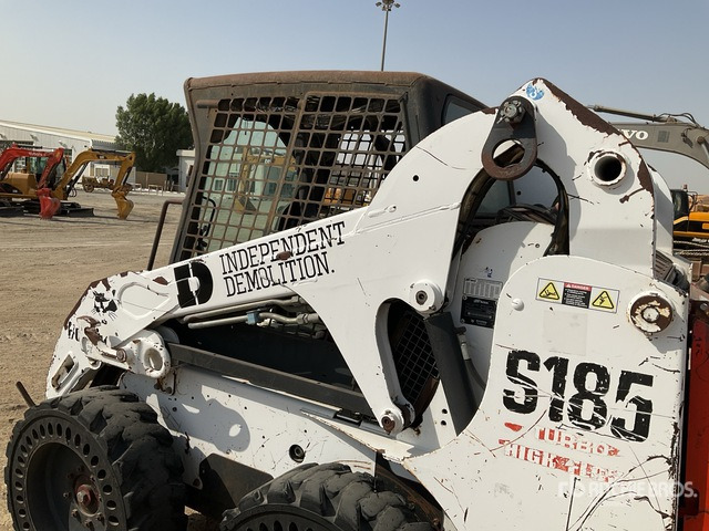 2004 Bobcat S185 - מעמיס היגוי החלקה: תמונה 5 2004 Bobcat S185 - מעמיס היגוי החלקה: תמונה 5