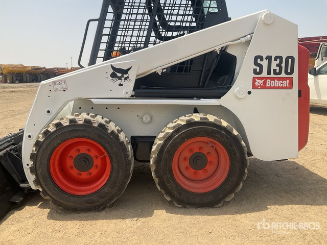 2007 Bobcat S130 - מעמיס היגוי החלקה: תמונה 5 2007 Bobcat S130 - מעמיס היגוי החלקה: תמונה 5