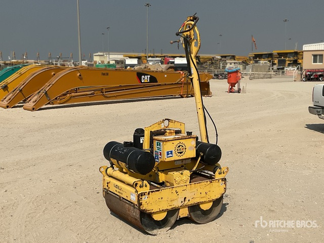 2008 Bomag BW75S-2 Walk Behind Roller - מיני רולר: תמונה 1 2008 Bomag BW75S-2 Walk Behind Roller - מיני רולר: תמונה 1