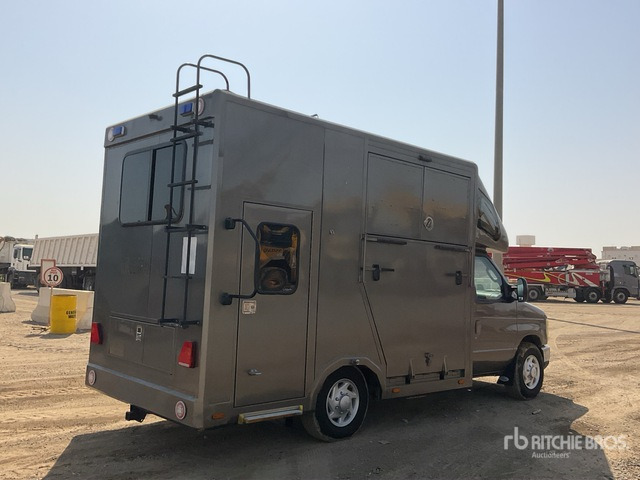 2008 Ford F-350 4x2 Horse Transporting Truck :Misc. Truck - משאית סוסים: תמונה 4 2008 Ford F-350 4x2 Horse Transporting Truck :Misc. Truck - משאית סוסים: תמונה 4